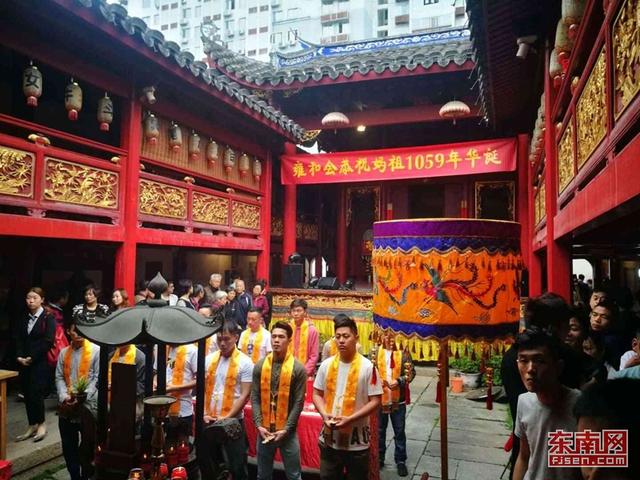 三坊七巷游客到天后宫体验信俗非遗 
